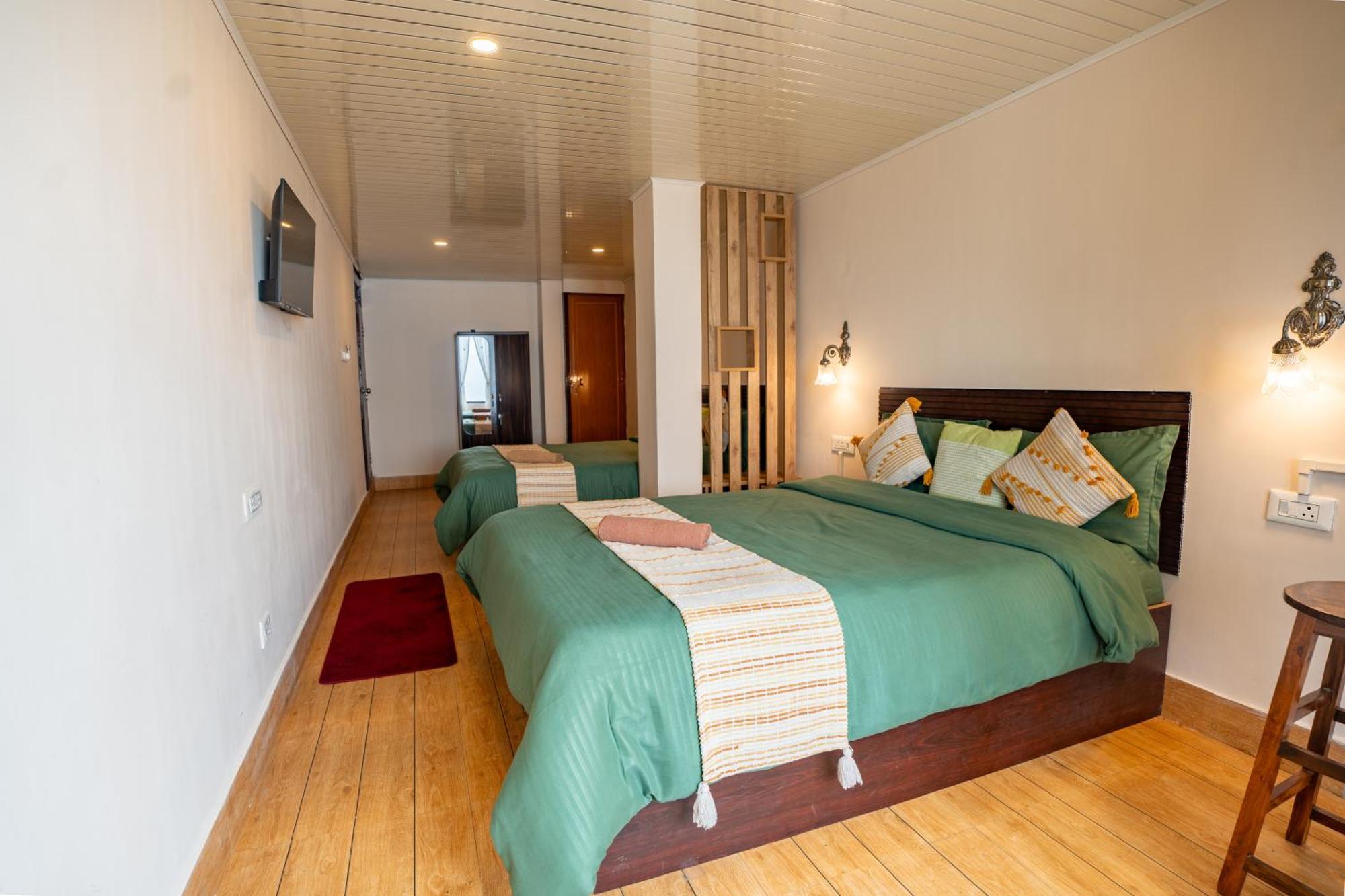 Monratino Himadrie -2 Mins Walk From Mall Road - All Rooms Have Kanchenjunga Mountain View Darjeeling  Exteriör bild