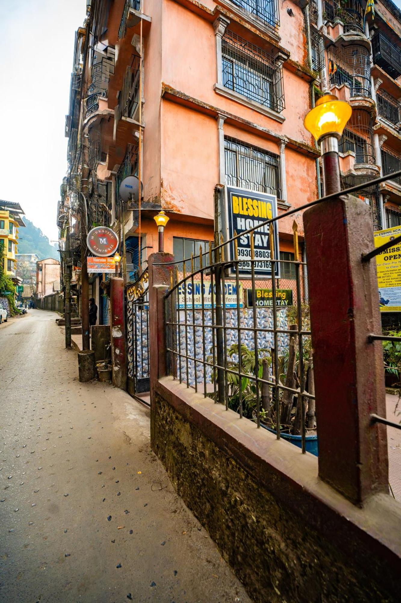 Monratino Himadrie -2 Mins Walk From Mall Road - All Rooms Have Kanchenjunga Mountain View Darjeeling  Exteriör bild