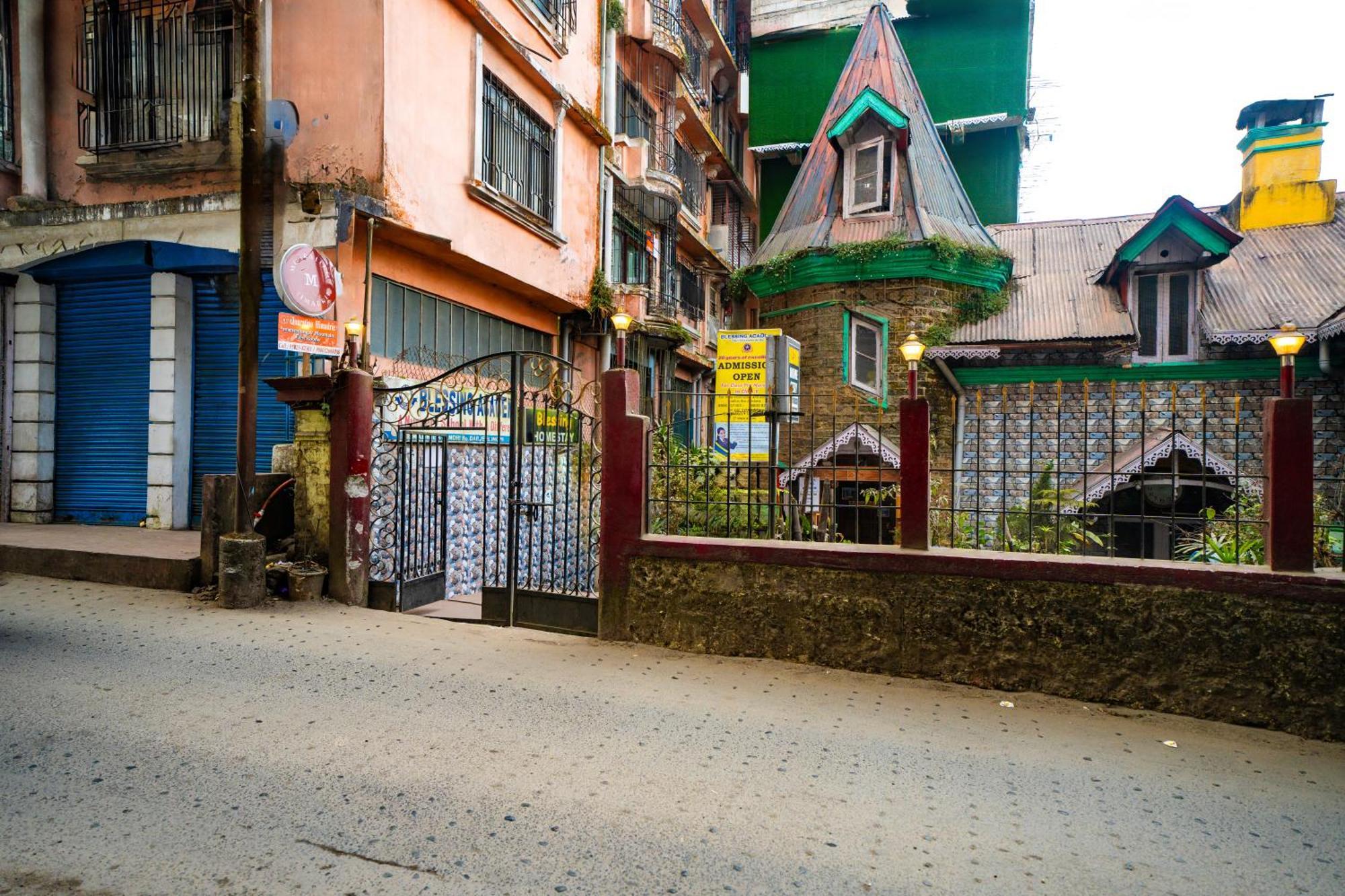 Monratino Himadrie -2 Mins Walk From Mall Road - All Rooms Have Kanchenjunga Mountain View Darjeeling  Exteriör bild
