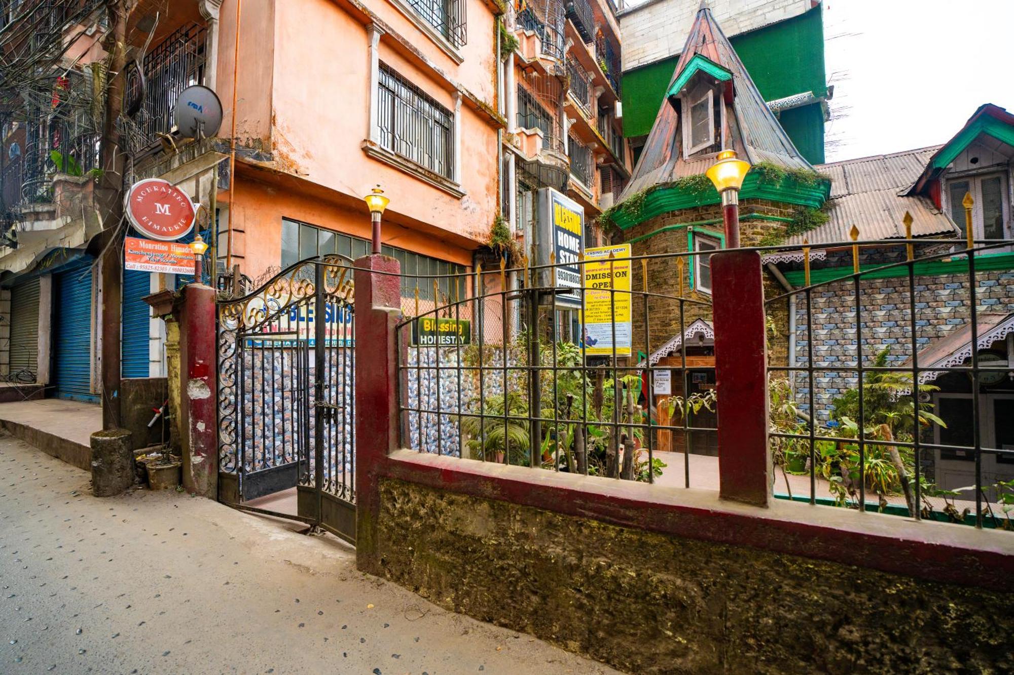 Monratino Himadrie -2 Mins Walk From Mall Road - All Rooms Have Kanchenjunga Mountain View Darjeeling  Exteriör bild
