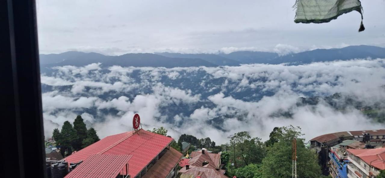 Monratino Himadrie -2 Mins Walk From Mall Road - All Rooms Have Kanchenjunga Mountain View Darjeeling  Exteriör bild